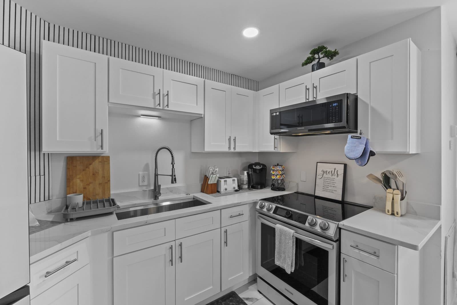 A freshly cleaned, bright kitchen in a Tampa home